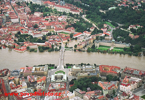 Malostranská, Mánesův most, zdroj: povodnefoto.cz