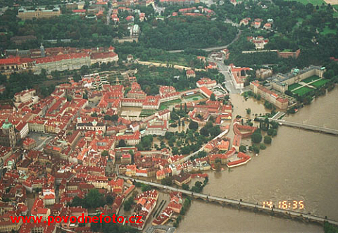 Malostranská, Karlův most, zdroj: povodnefoto.cz