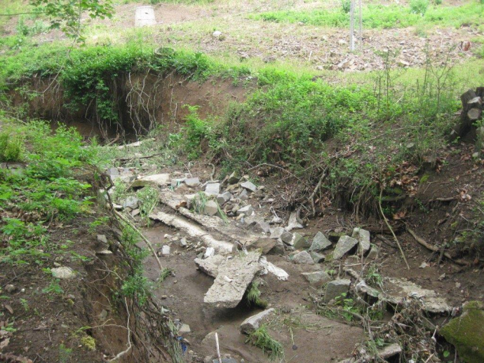 Škody způsobené na Sedleckém potoce, kde již proběhla rekonstrukce koryta a vtokového objektu