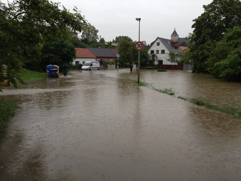 Povodně na Praze 14 (Zdroj: MČ Praha 14 – Životní prostředí)